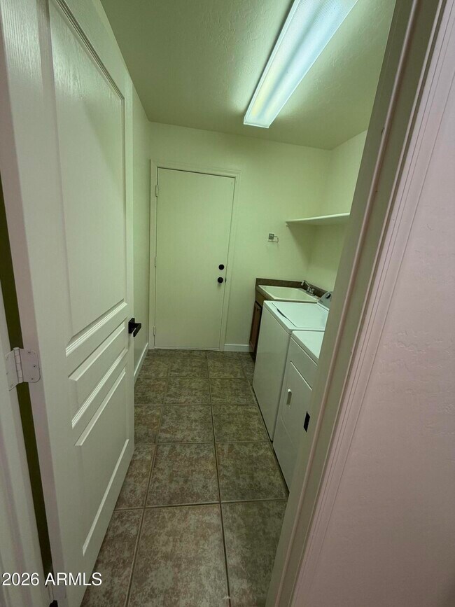 Building Photo - 46058 W Tulip Ln