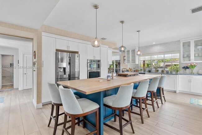 Building Photo - 9636 NE 5th Avenue Rd