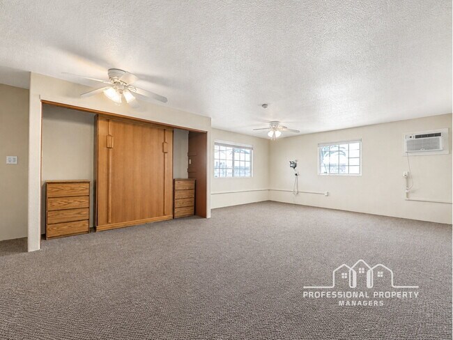 Building Photo - 3-bedroom, 3-bathroom home in Foothills Mobile Est