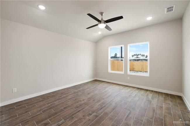 Building Photo - 5004 Oleander Ave