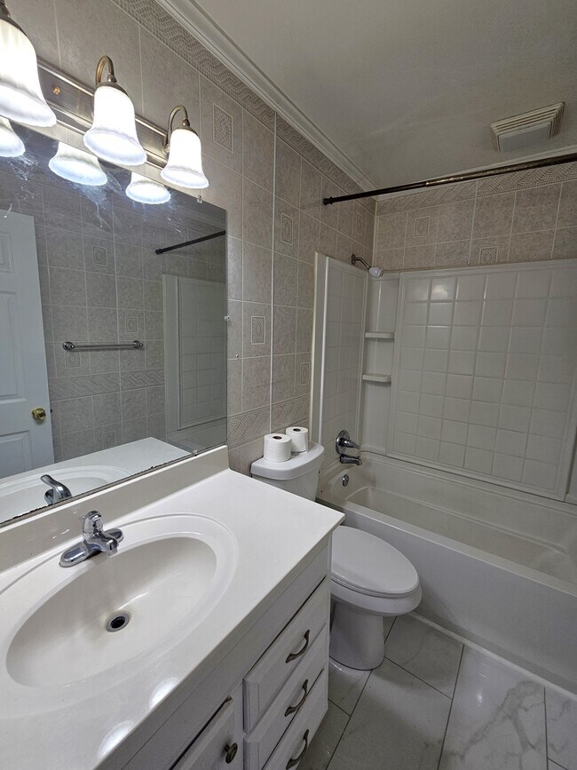 Building Photo - 3 Bristol Dr