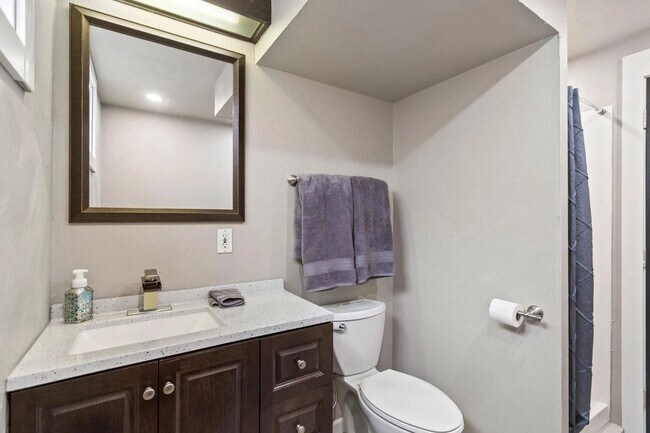 Building Photo - Beautiful 5-Bedroom Home in Mead School Di...
