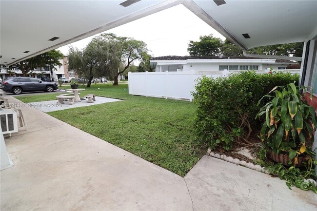 Building Photo - 1708 N 16th Ave