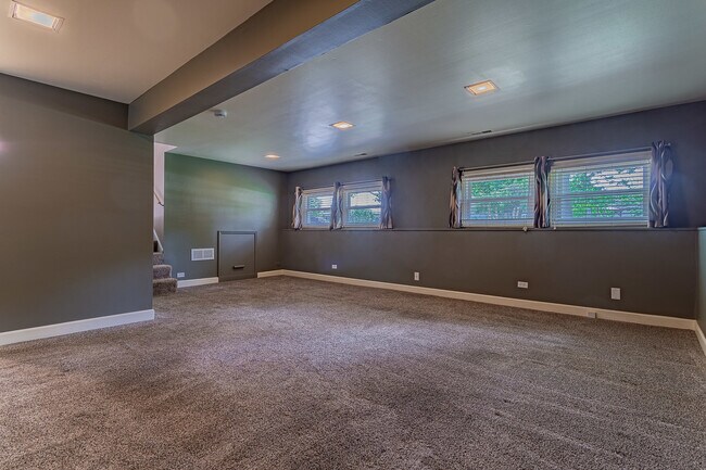 Building Photo - 620 Lamorak Dr