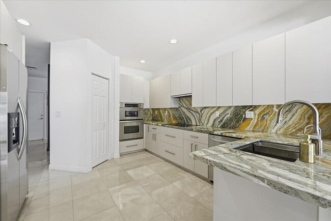 Building Photo - 4331 W Tradewinds Ave