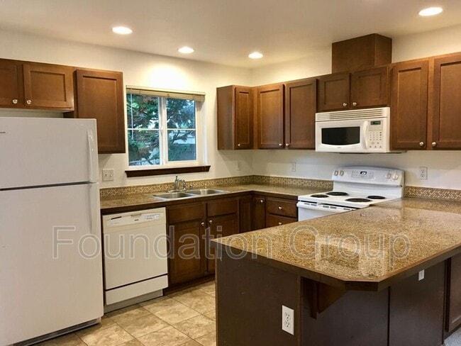 Building Photo - 12545 Roosevelt Way NE