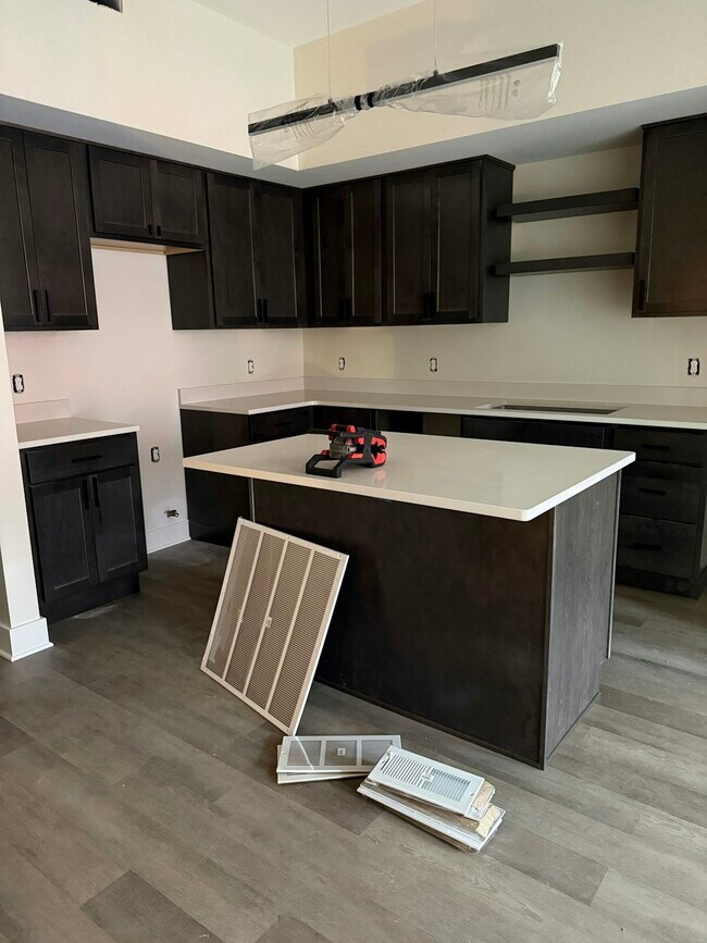 Building Photo - 106 E Erie St