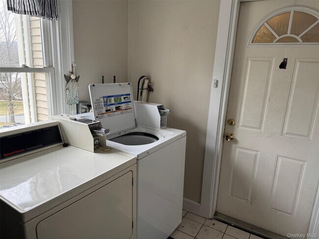 Building Photo - 78 Duncan Ave