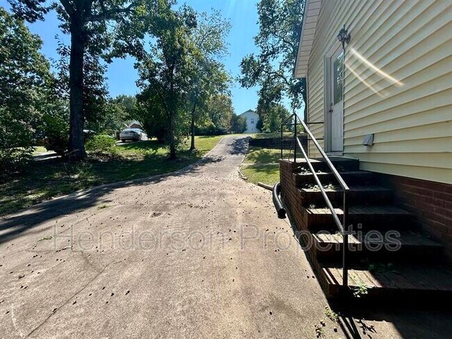 Building Photo - 9211 Robert Frost Ln