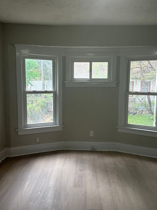 Building Photo - Cleveland East Side 3BR Single