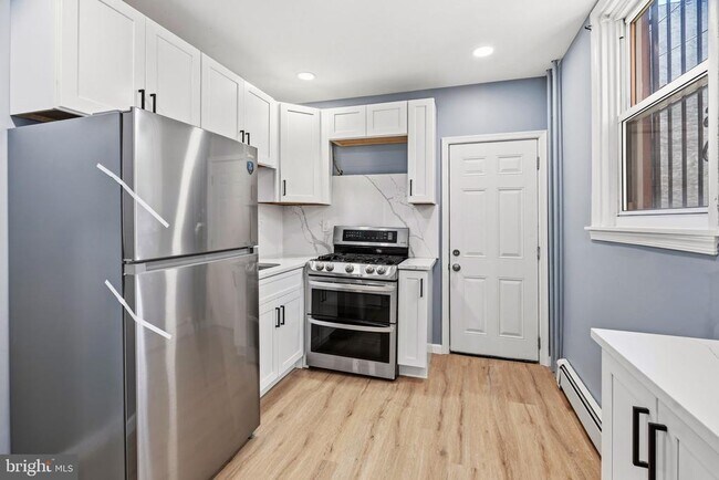 Building Photo - 2224 E Clearfield St