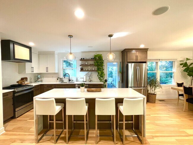 Building Photo - Newly Remodeled 3BD, 2.5BA Raleigh Home wi...