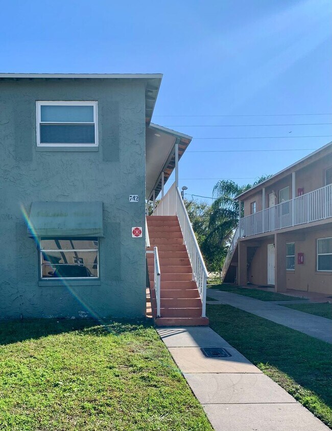 Building Photo - PENDING APPLICATION-2/1 Condo For Rent  in St. Cloud Next Near Excellent Schools