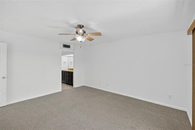 Building Photo - 13618 Greenfield Dr