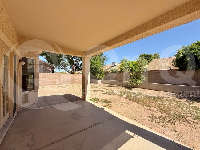 Building Photo - 3845 W Charlotte Dr