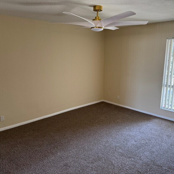 Master Bedroom - 615 Fredricks Ave