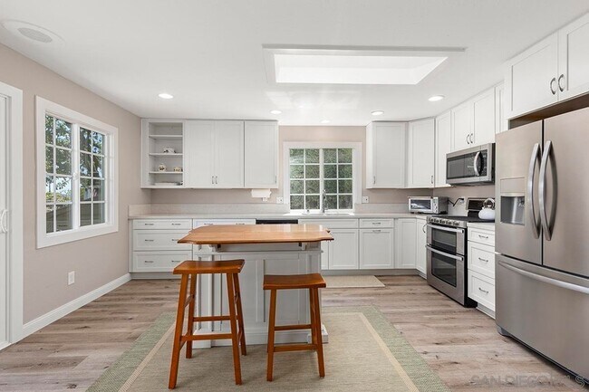 Building Photo - 339 Willowspring Dr N