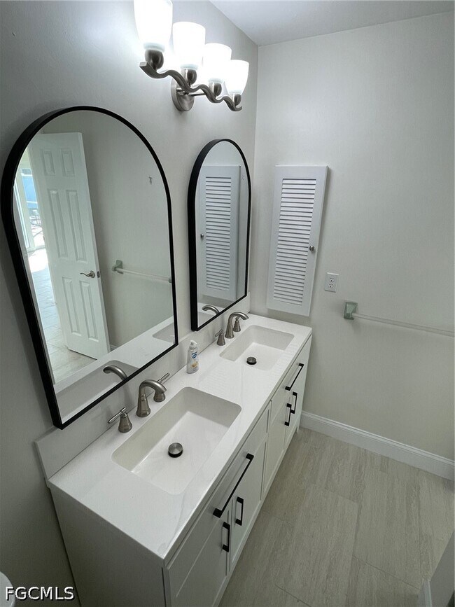 Building Photo - 3502 SE 22nd Pl