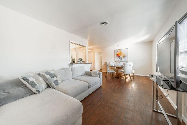 Building Photo - 4723 Merwin St