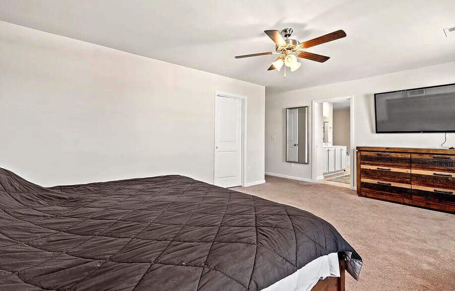Building Photo - 2807 Ophelia Way