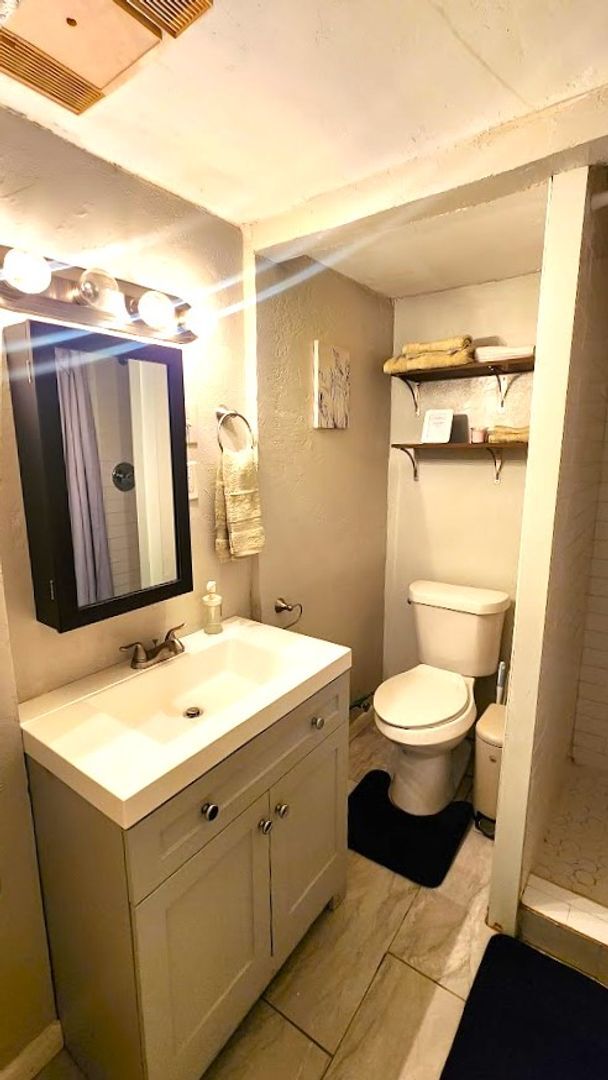 Building Photo - Furnished 1 Bed 1 Bath Apt in Linwood Place Add NW OKC