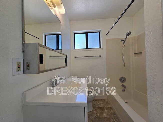 Building Photo - 1152 Hartford Pl