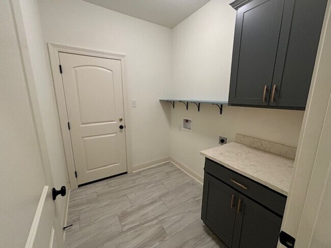 Building Photo - Prairieville on Queen Street