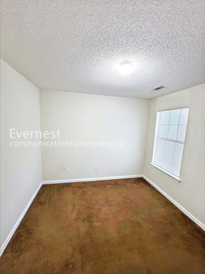 Building Photo - 7688 Creekside Ln