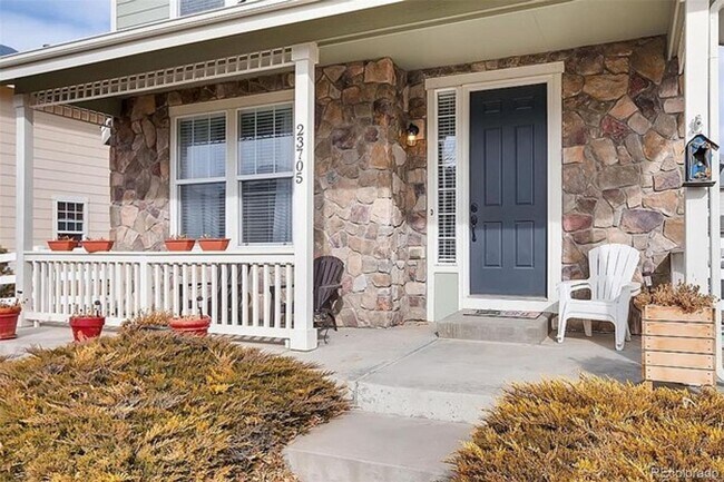 Building Photo - Stunning 3 bed 2.5 ba home for rent at Murphy Creek neighborhood Aurora CO 80018