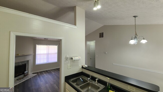 Building Photo - 601 Connors Path