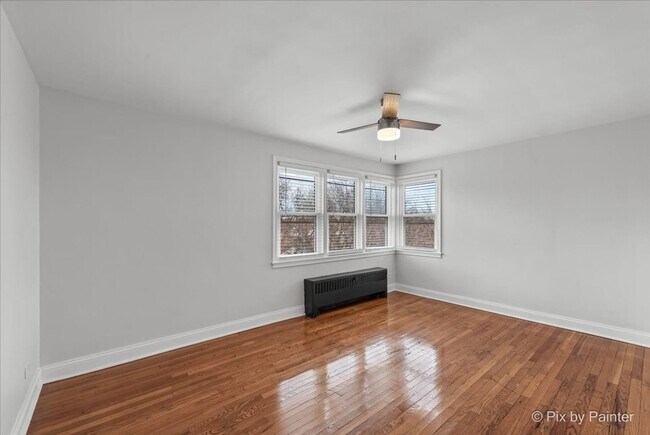 Building Photo - 2721 W Berwyn Ave