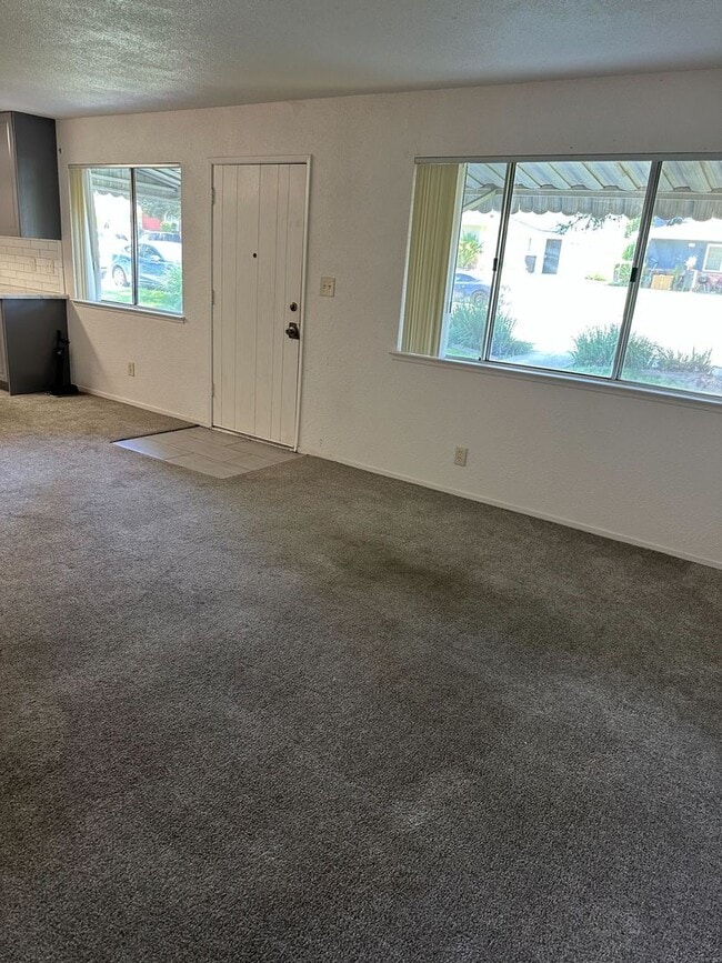 Building Photo - Updated 2-Bedroom Sacramento Condo with Po...