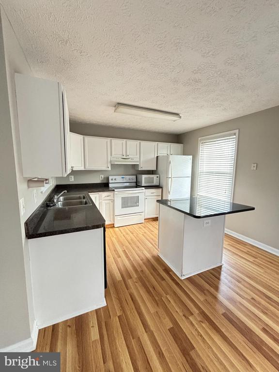 Building Photo - 110 Raquel Ct