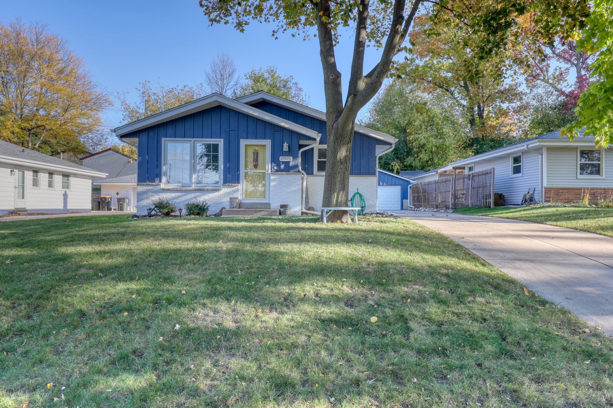 Front - 11918 W Dearbourn Ave