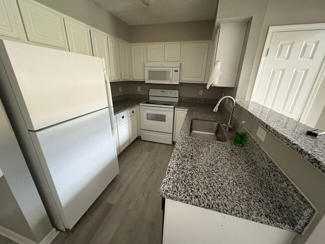 Building Photo - 6258 Braelinn Dr