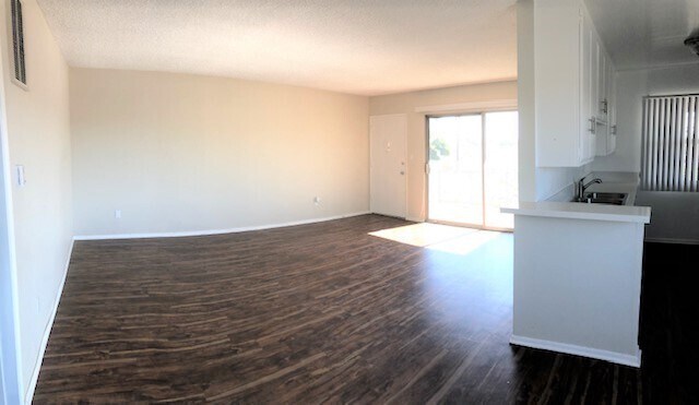 Building Photo - 826 S Osage Ave