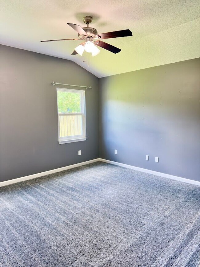 Building Photo - 107 Rising Mist Way