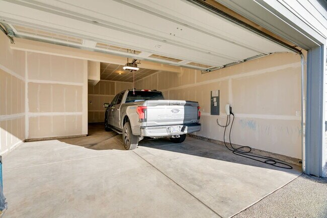 Building Photo - 11741 SW Barcelona St