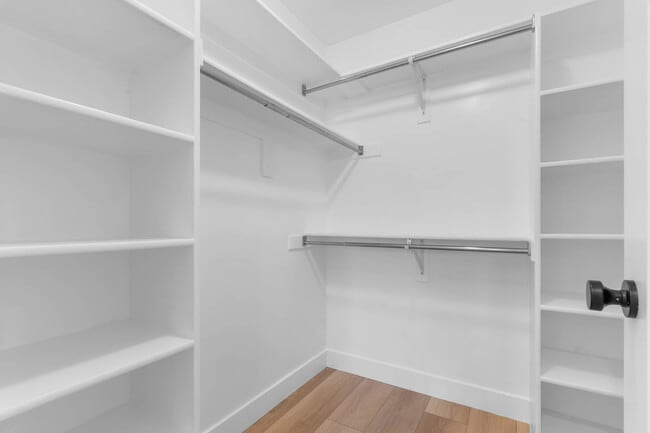 Building Photo - 196 E Water Ln