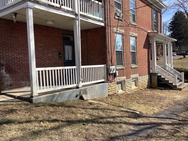 Building Photo - 608 S Potomac St