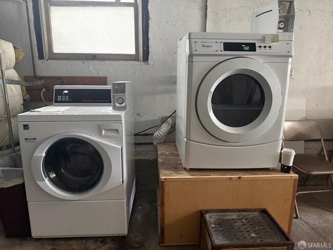 Building Photo - 1418 8th Ave