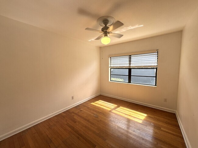 Building Photo - 322 E Jersey St