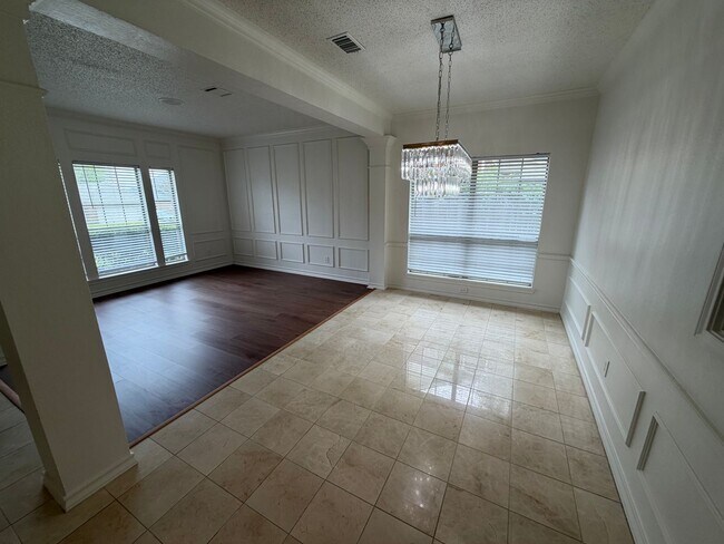 Building Photo - 8320 Mountainview Dr