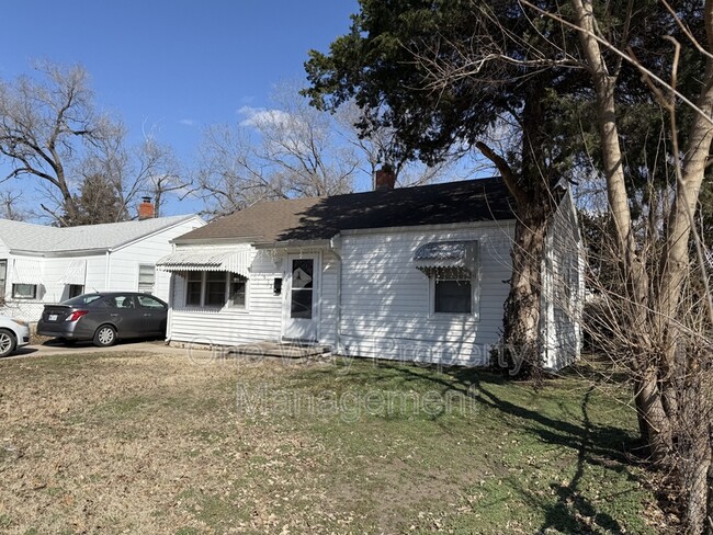 Building Photo - 1912 N Grove St
