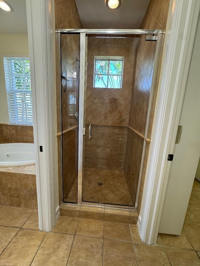 Building Photo - 304 W Mallory Cir