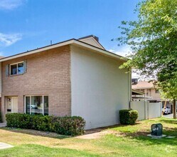 Building Photo - Charming 3BR Townhome in Phoenix