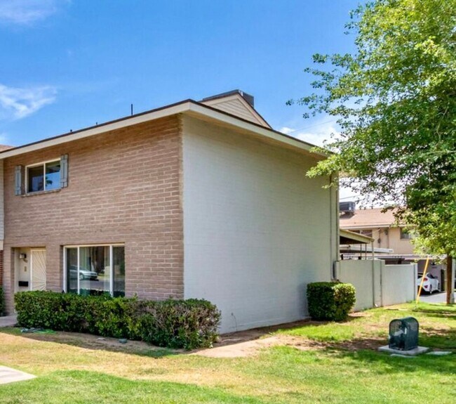 Primary Photo - Charming 3BR Townhome in Phoenix
