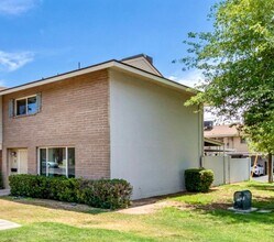 Building Photo - Charming 3BR Townhome in Phoenix