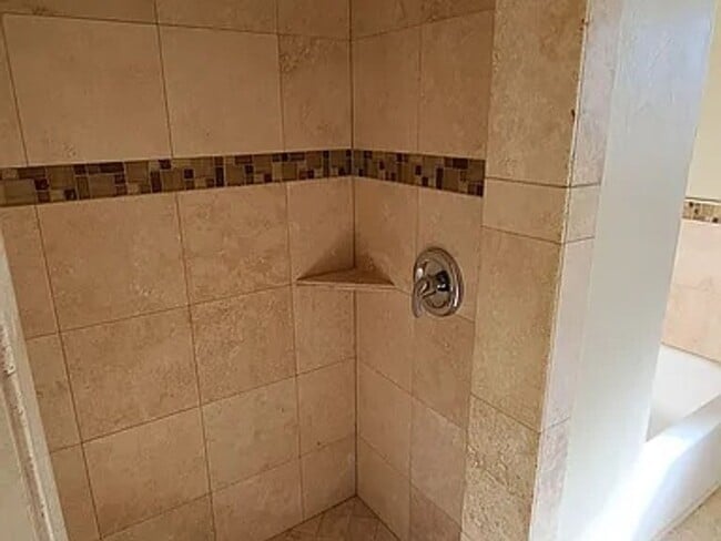Building Photo - Charming 3BR House in Stockton