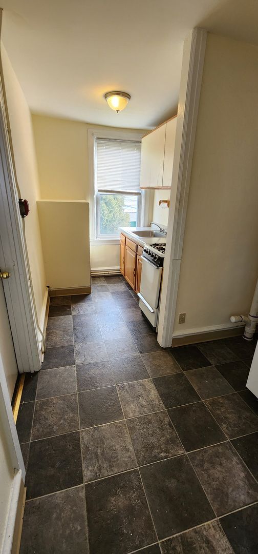 Building Photo - 33 S York Rd